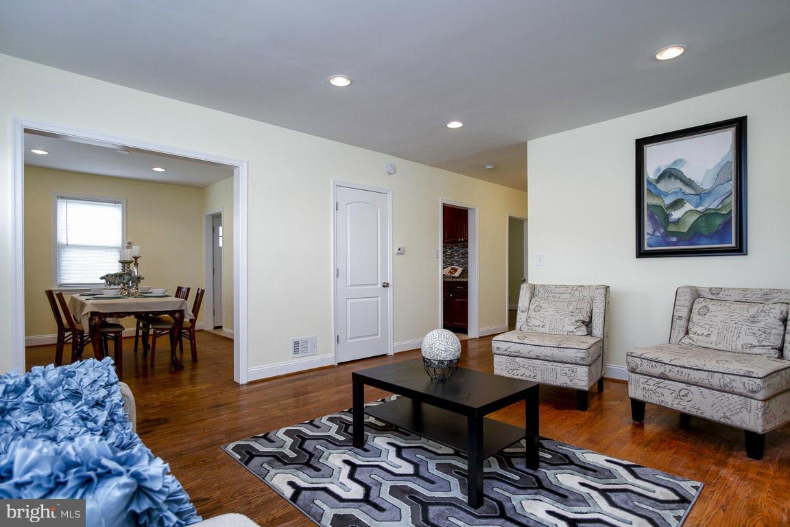 3812 Moravia Road Baltimore, MD 21206 - Photo 3 of 24 Living Room