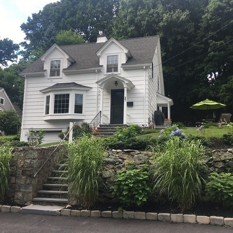 37 Simmons Road Hingham, MA 02043 - Photo 1 of 20 Gallery Image 1