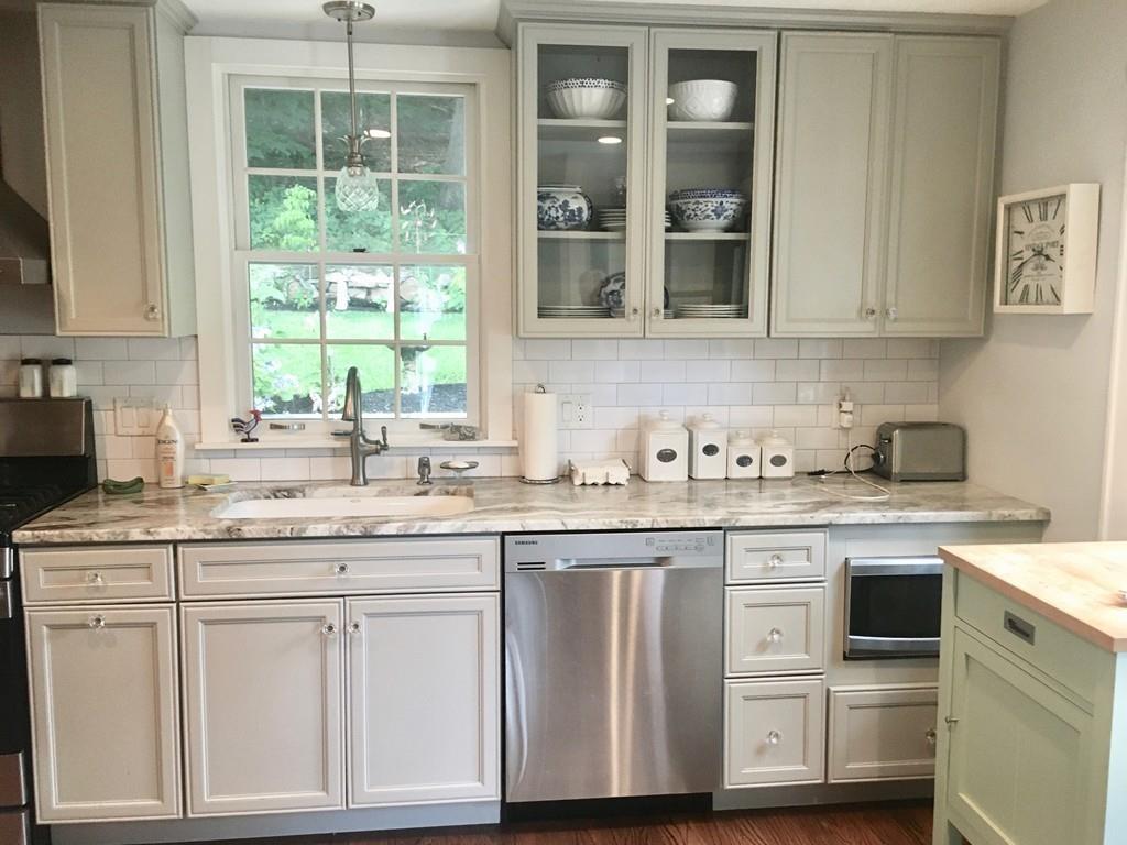 37 Simmons Road Hingham, MA 02043 - Photo 3 of 20 Gallery Image 3