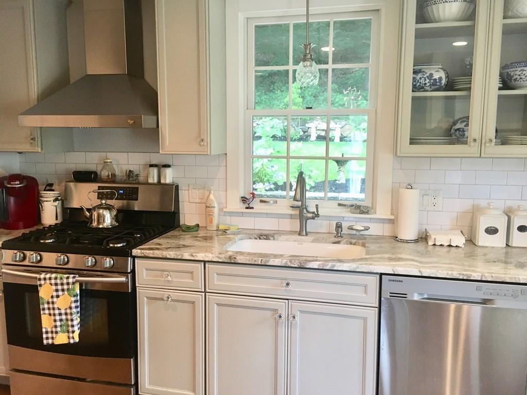 37 Simmons Road Hingham, MA 02043 - Photo 4 of 20 Gallery Image 4