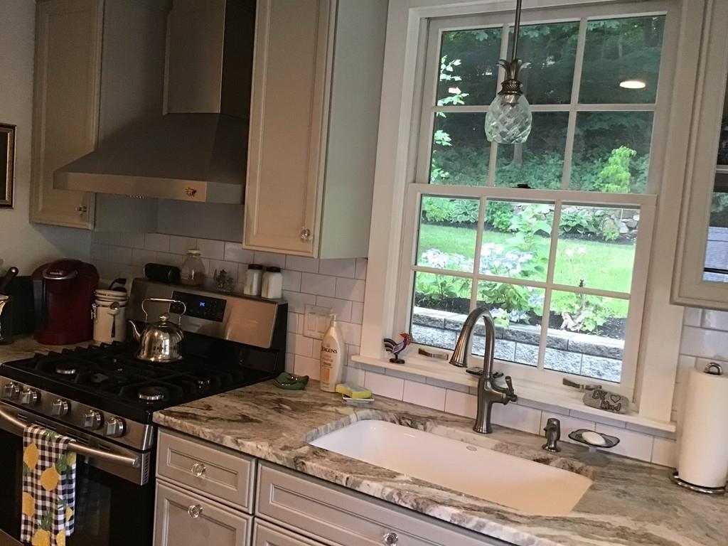 37 Simmons Road Hingham, MA 02043 - Photo 6 of 20 Gallery Image 6