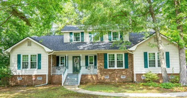 $2,600 | 114 Queensbury Circle, Goose Creek, SC 29445