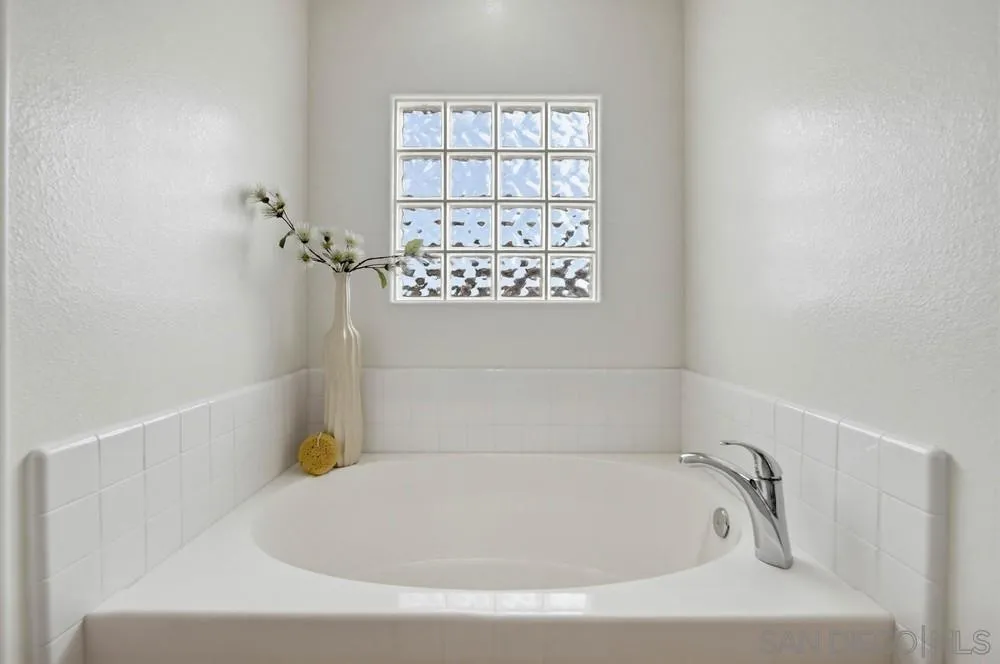 12701 Oak Knoll Road Poway, CA 92064 - Photo 27 of 47 Gallery Image 27