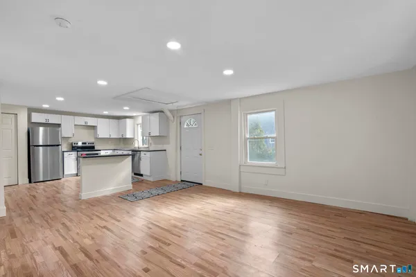 $515,900 | 433 Main Street, Pine Meadow, CT 06061