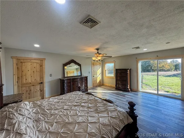 $549,900 | 19655 Inlet Road, Versailles, MO 65084