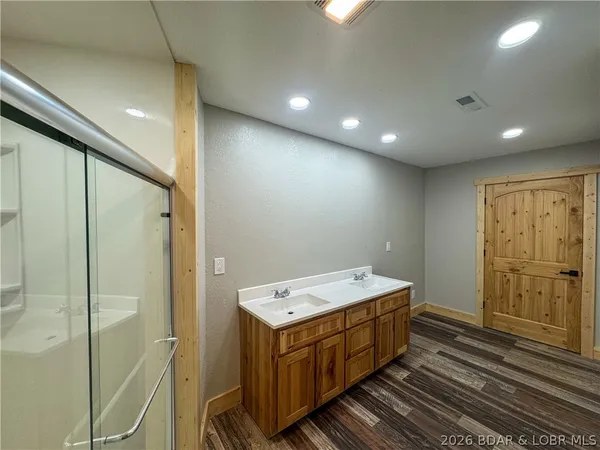 $549,900 | 19655 Inlet Road, Versailles, MO 65084