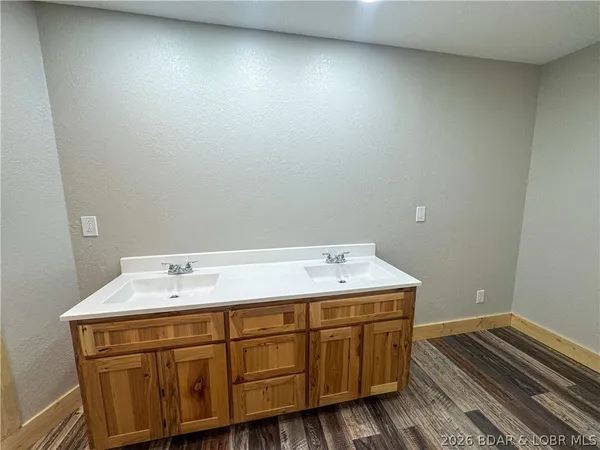 $549,900 | 19655 Inlet Road, Versailles, MO 65084