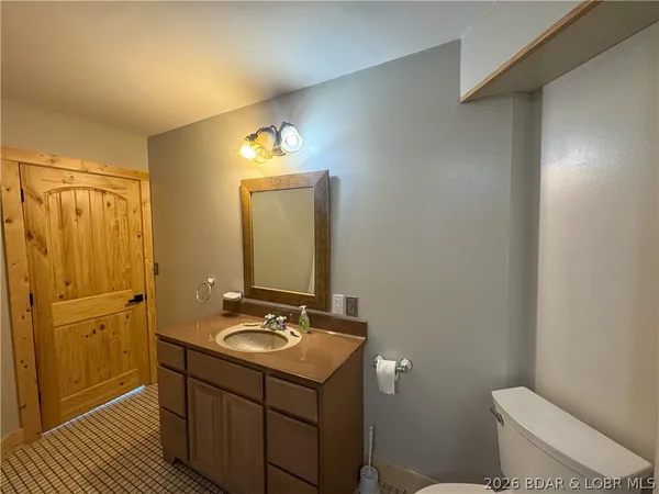 $549,900 | 19655 Inlet Road, Versailles, MO 65084