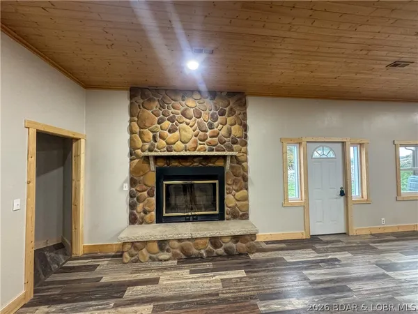 $499,900 | 19655 Inlet Road, Versailles, MO 65084