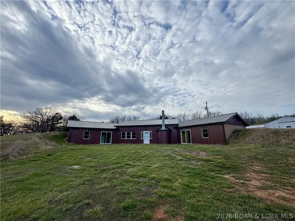 $499,900 | 19655 Inlet Road, Versailles, MO 65084
