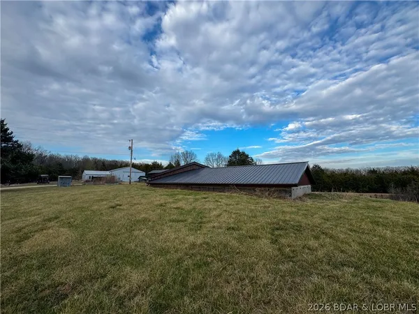 $549,900 | 19655 Inlet Road, Versailles, MO 65084