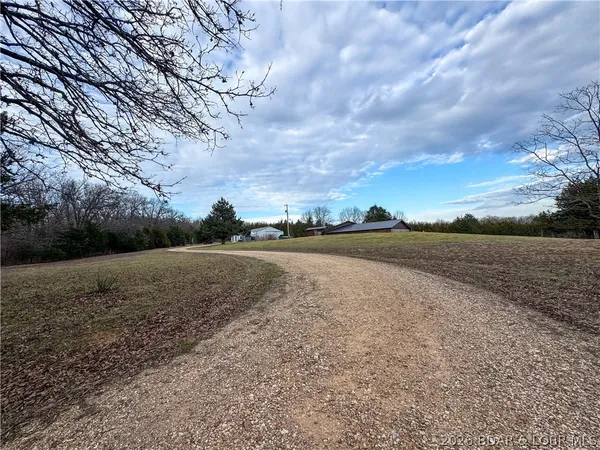 $549,900 | 19655 Inlet Road, Versailles, MO 65084