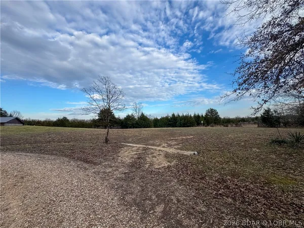 $549,900 | 19655 Inlet Road, Versailles, MO 65084
