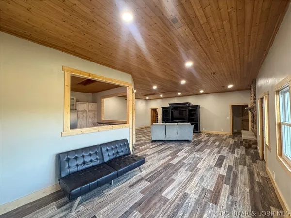 $549,900 | 19655 Inlet Road, Versailles, MO 65084