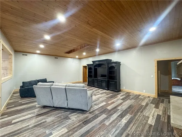 $549,900 | 19655 Inlet Road, Versailles, MO 65084