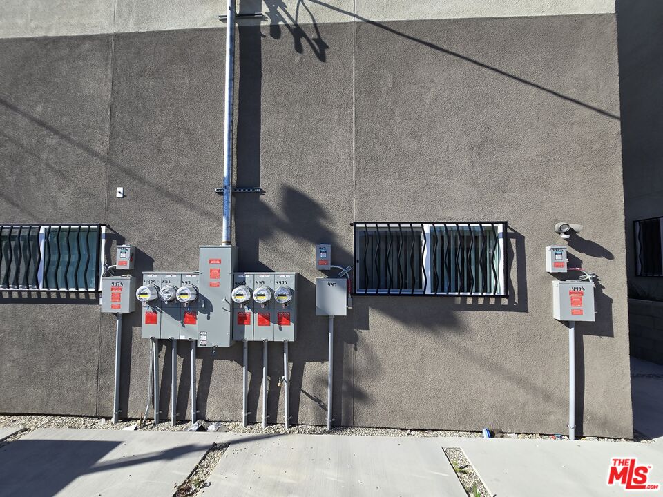449 West 74th Street Los Angeles, CA 90003 - Photo 26 of 28 a view of interior of the house