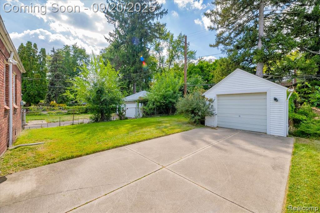 14593 Ashton Road Detroit, MI 48223 - Photo 21 of 32 Gallery Image 21