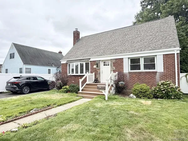$849,000 | 20 Iris Avenue, Merrick, NY 11566