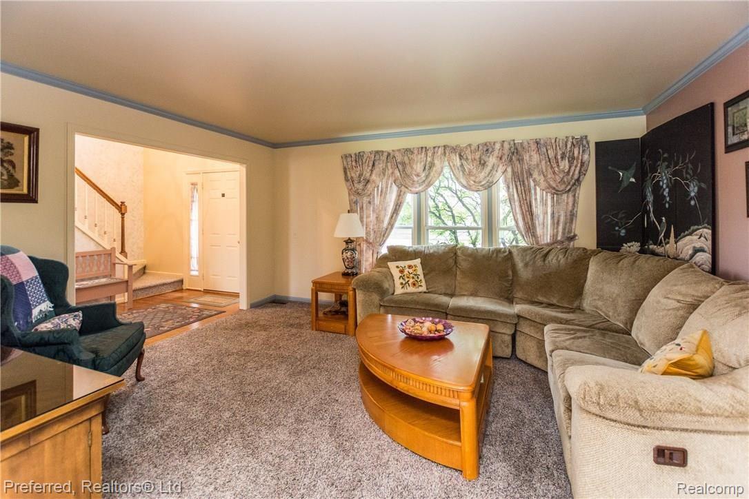 6825 Carlton Road Canton, MI 48187 - Photo 14 of 31 COZY LIVING RM WITH NEWER CARPET