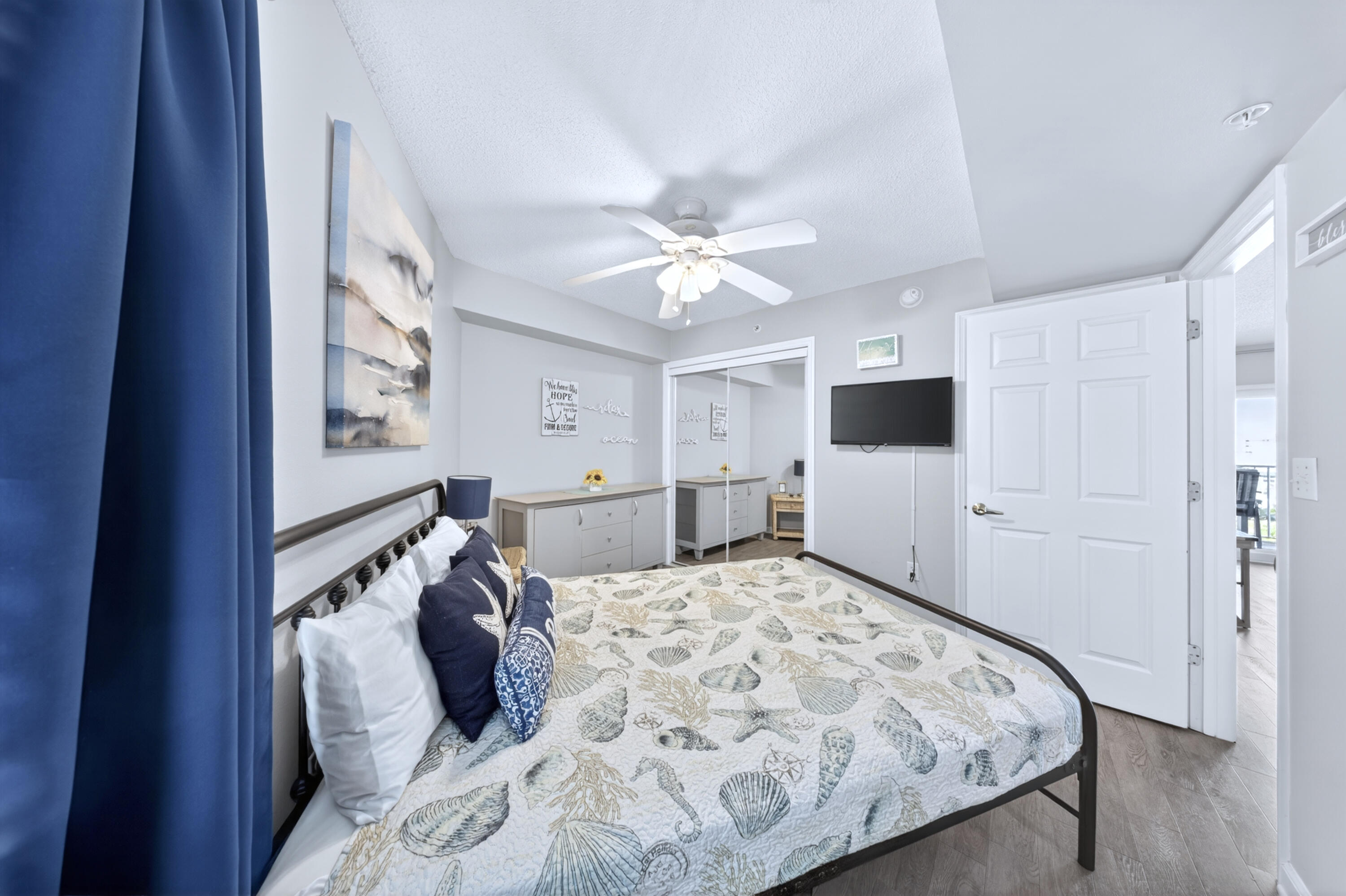 895 Santa Rosa Boulevard, Unit 510 Fort Walton Beach, FL 32548 - Photo 25 of 45 a bed room with a bed and a window