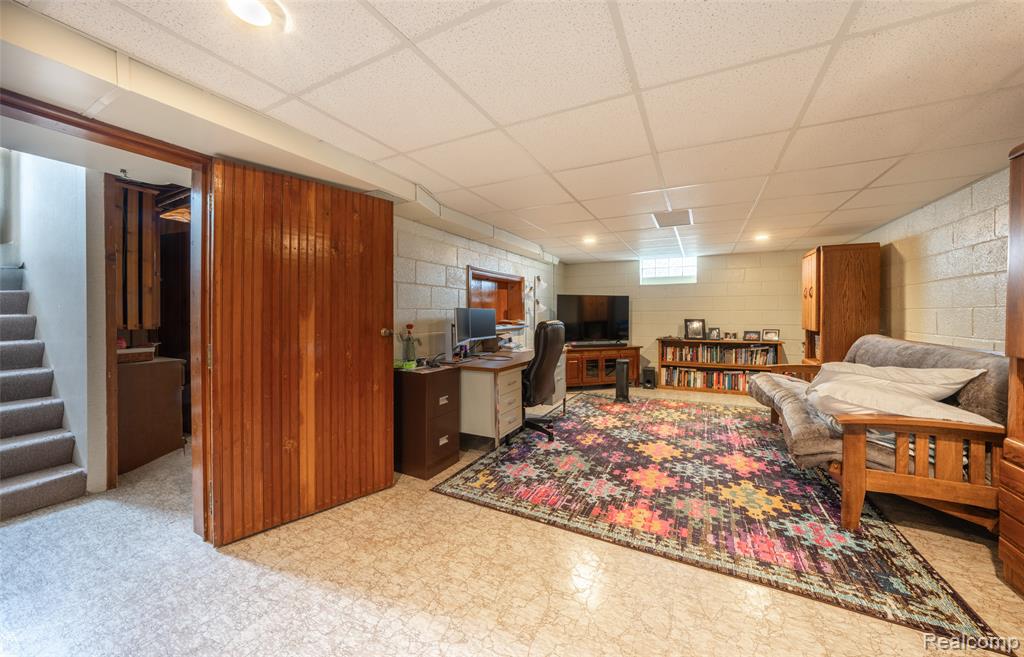 15560 Charles R Avenue Eastpointe, MI 48021 - Photo 21 of 35
