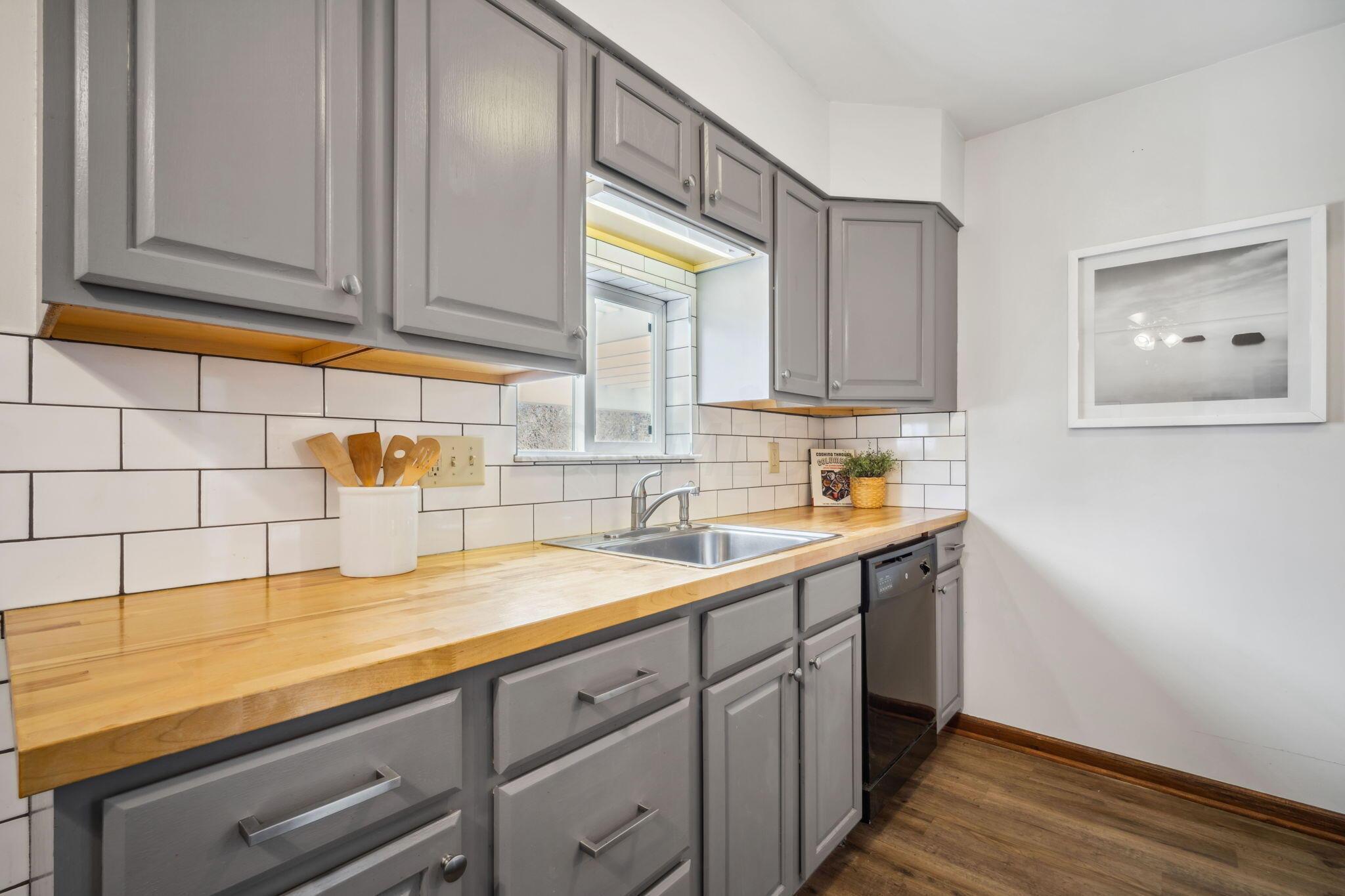 204 Lowell Road Columbus, OH 43209 - Photo 11 of 29 Kitchen