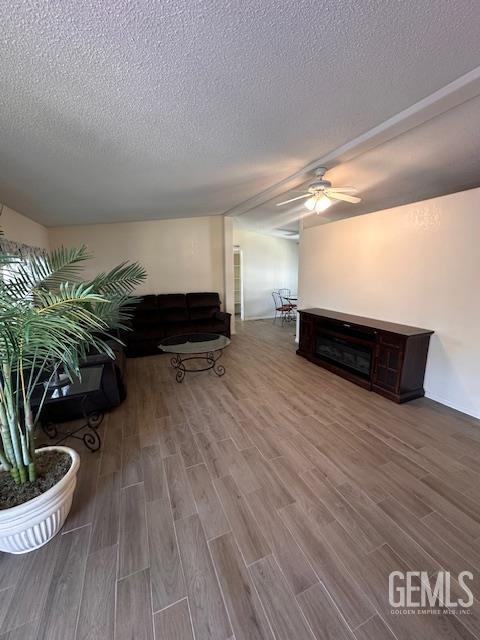 Undisclosed Address Tehachapi, CA 93561 - Photo 10 of 13 a living room with furniture and a potted plant