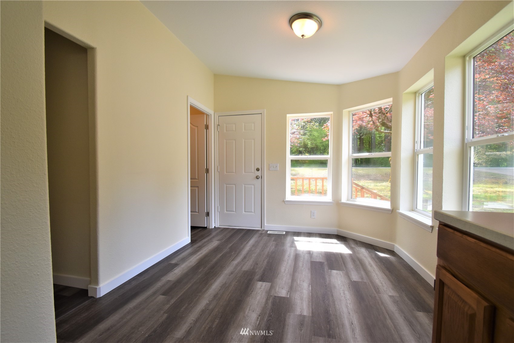 9712 Mullen Road Southeast Olympia, WA 98513 - Photo 5 of 13 Gallery Image 5