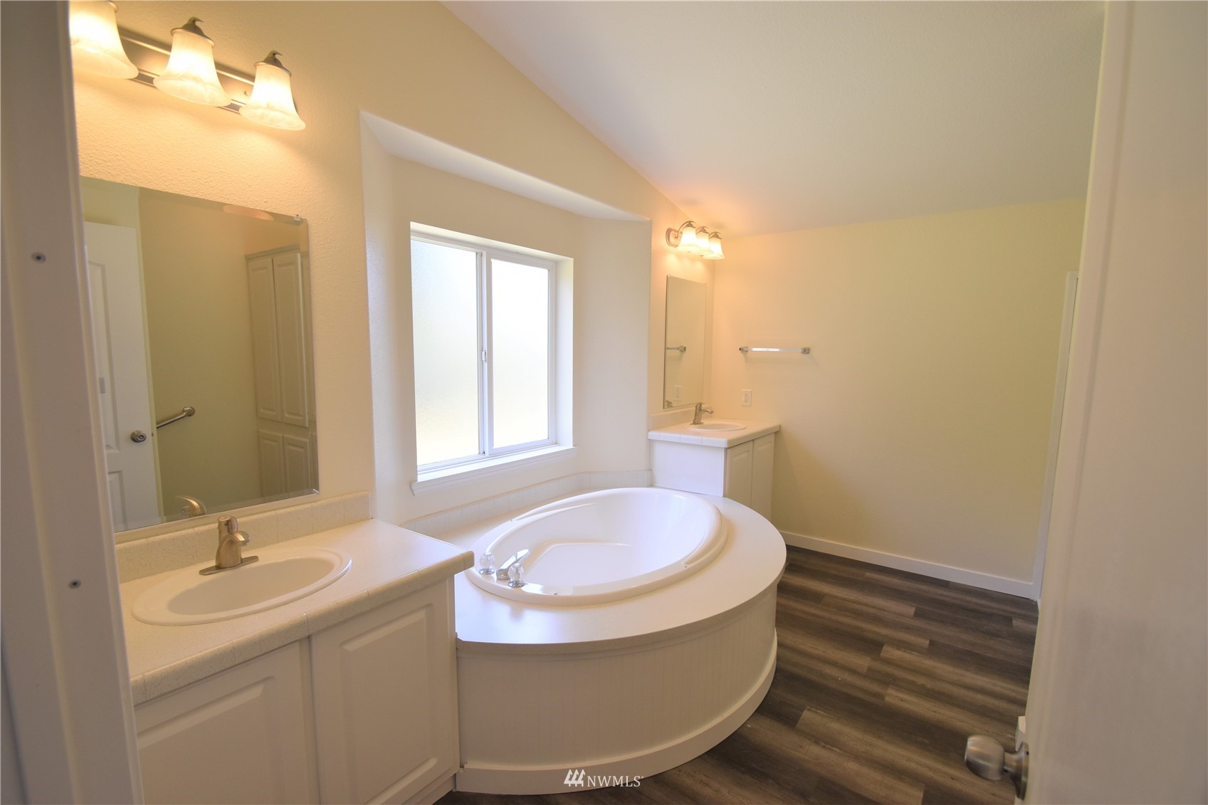 9712 Mullen Road Southeast Olympia, WA 98513 - Photo 7 of 13 Gallery Image 7