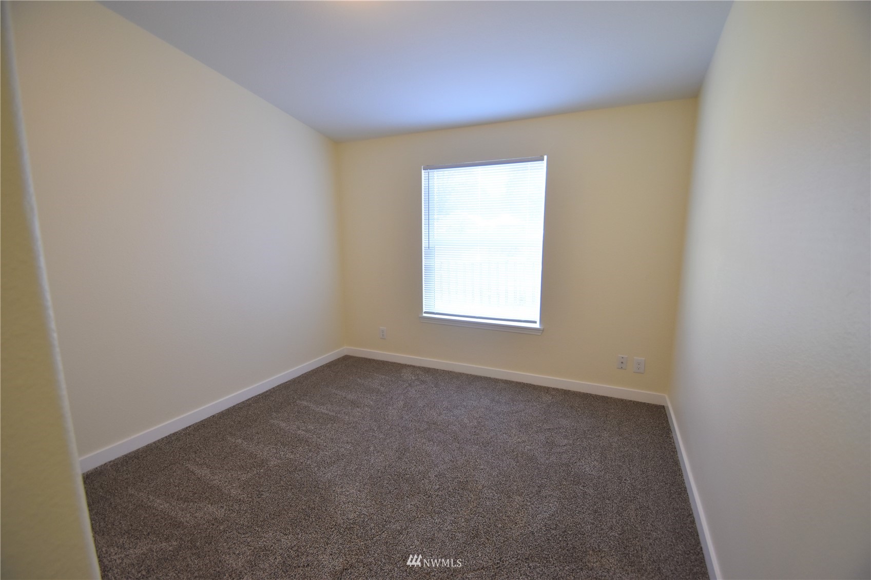 9712 Mullen Road Southeast Olympia, WA 98513 - Photo 9 of 13 Gallery Image 9