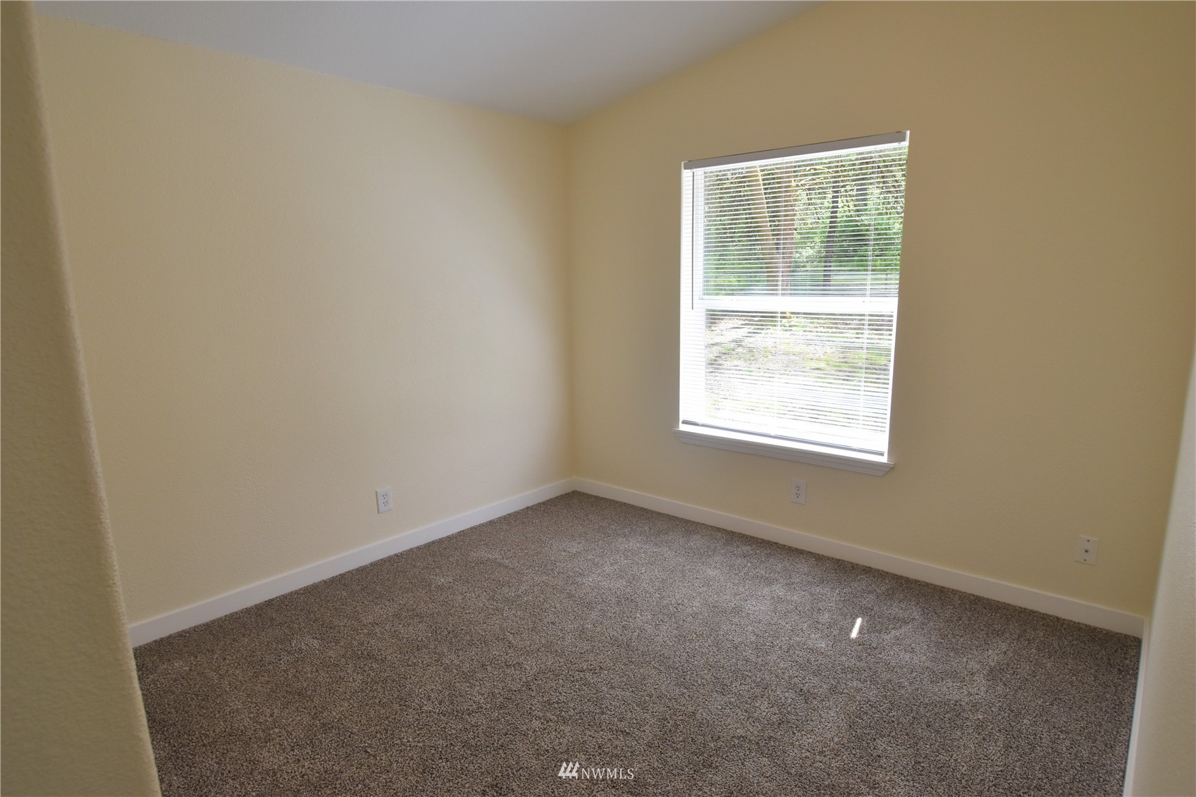9712 Mullen Road Southeast Olympia, WA 98513 - Photo 10 of 13 Gallery Image 10