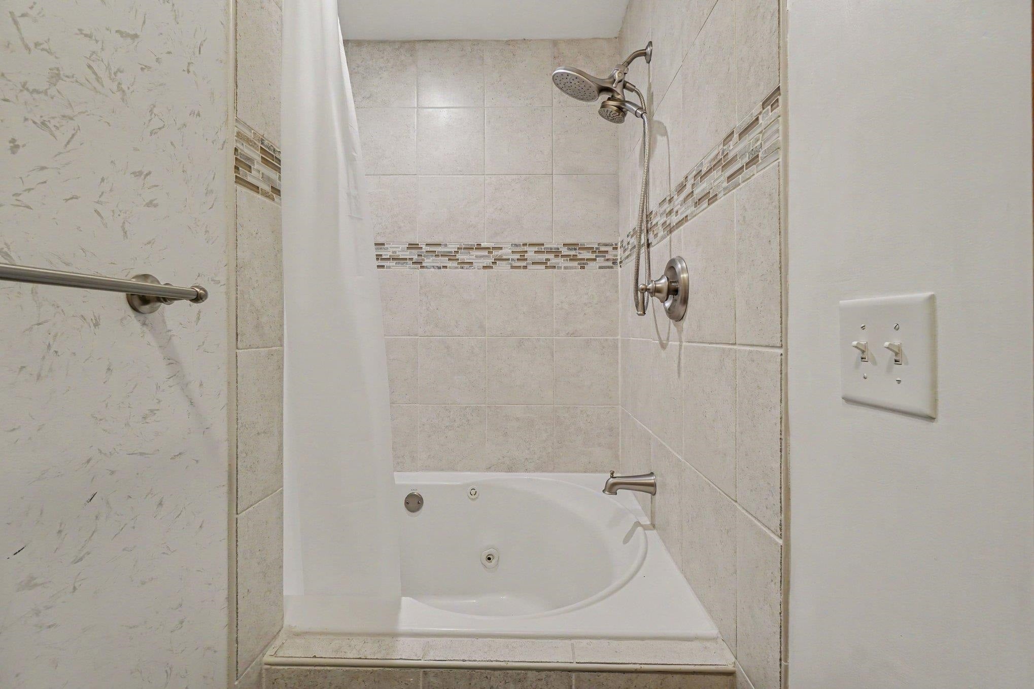 3963 Pembroke Road Bay City, MI 48706 - Photo 11 of 22 Gallery Image 11