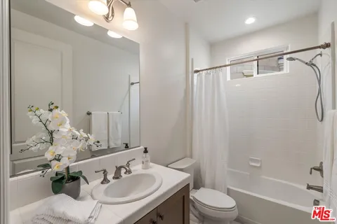 $2,000,000 | 11919 Ancona Way, Porter Ranch, CA 91326