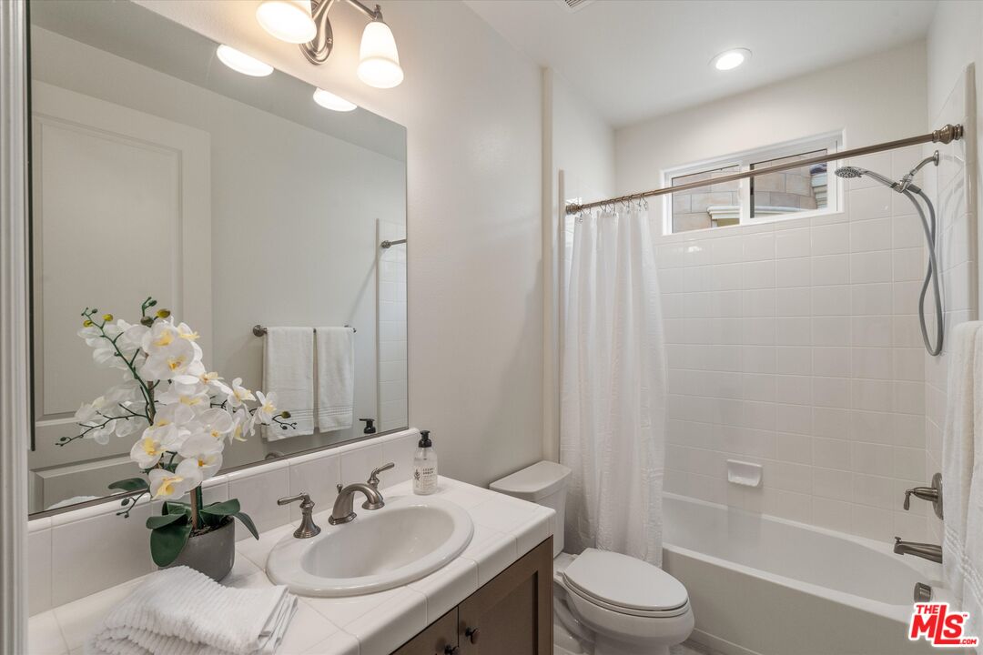 11919 Ancona Way Porter Ranch, CA 91326 - Photo 28 of 47