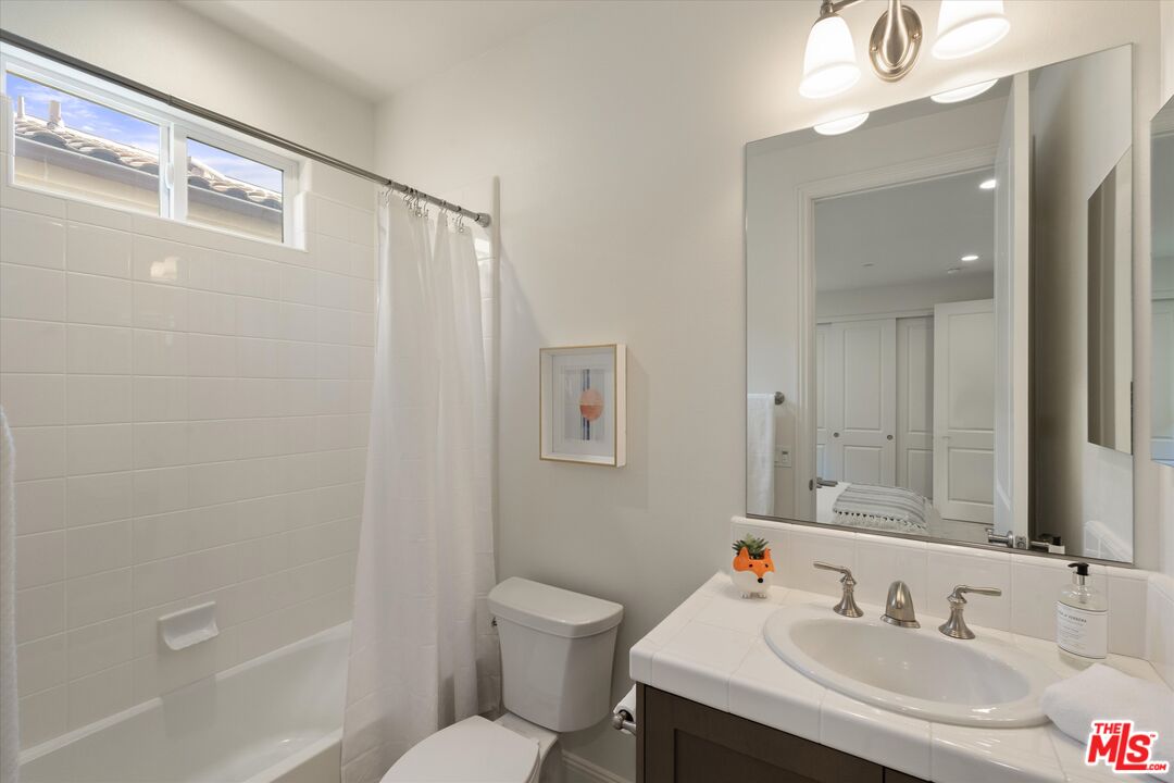 11919 Ancona Way Porter Ranch, CA 91326 - Photo 34 of 47