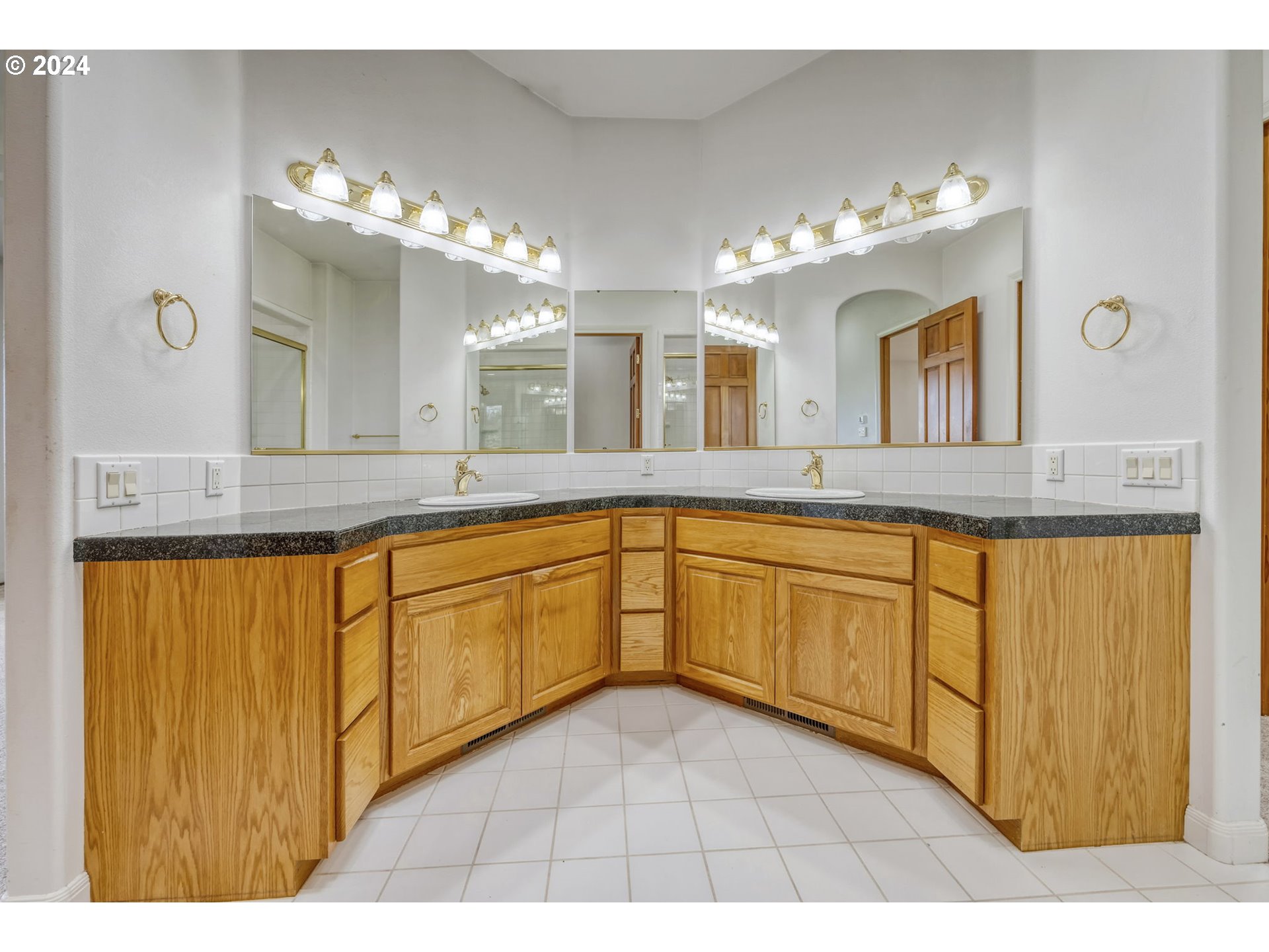 35741 Spring Hill Road Creswell, OR 97426 - Photo 28 of 47 a spacious bathroom with a granite countertop double vanity sink mirror and bathtub
