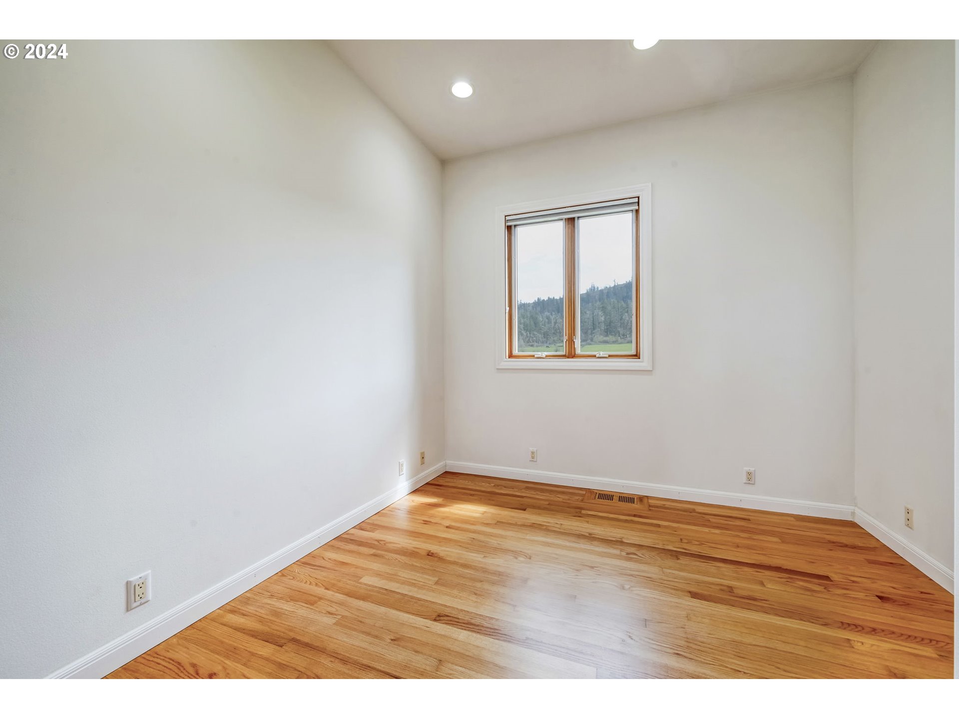 35741 Spring Hill Road Creswell, OR 97426 - Photo 30 of 47 a view of empty room with wooden floor