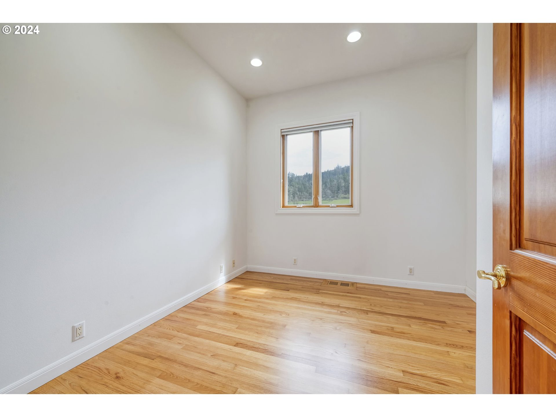 35741 Spring Hill Road Creswell, OR 97426 - Photo 31 of 47 a view of empty room with wooden floor