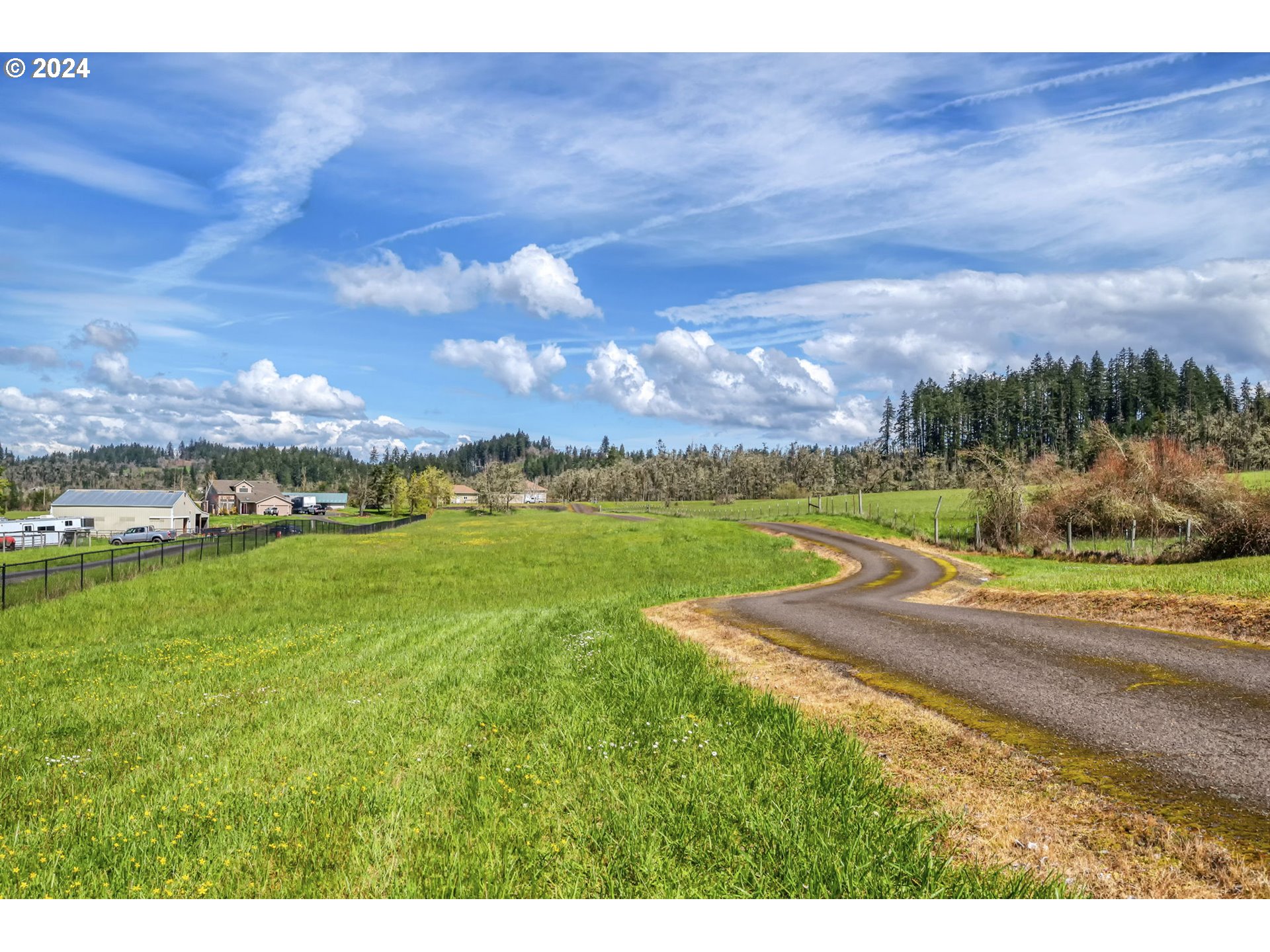 35741 Spring Hill Road Creswell, OR 97426 - Photo 4 of 47 a view of a city