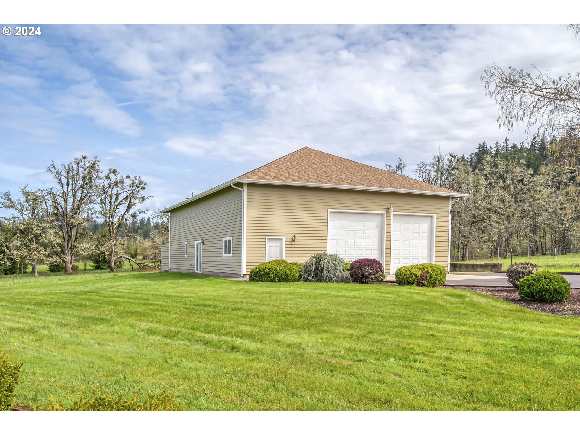 35741 Spring Hill Road Creswell, OR 97426 - Photo 41 of 47 a view of a yard in front of a house