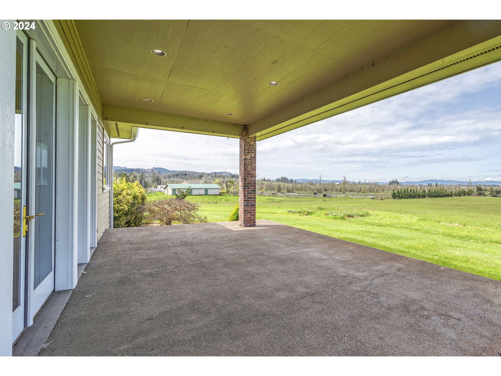 35741 Spring Hill Road Creswell, OR 97426 - Photo 9 of 47