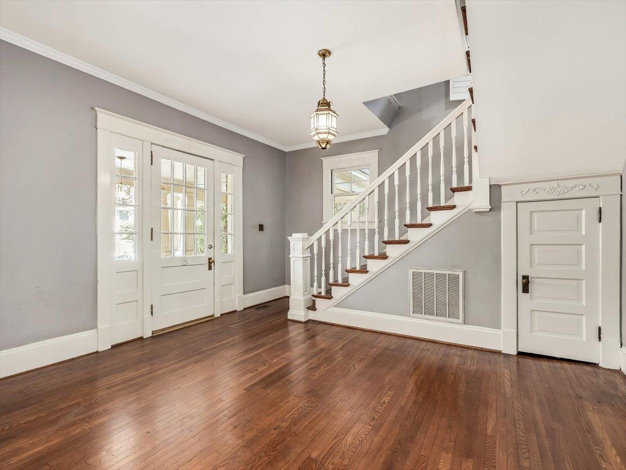 118 Hawthorne Road Raleigh, NC 27605 - Photo 7 of 42 Photo 7