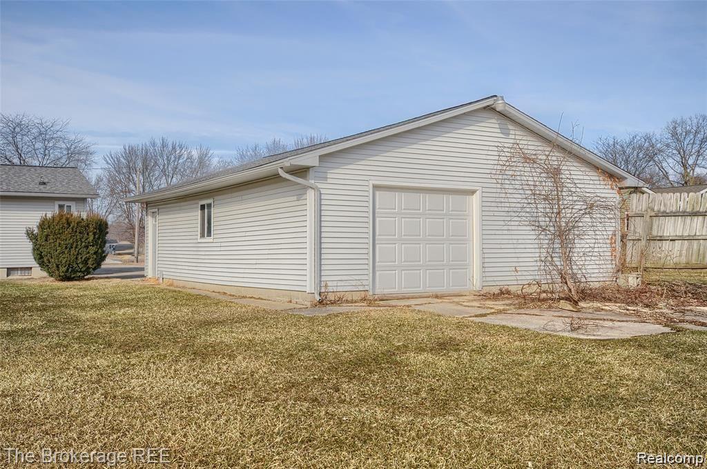 5427 West Lake Road Clio, MI 48420 - Photo 5 of 36 DSC_1917-HDR(5).jpg