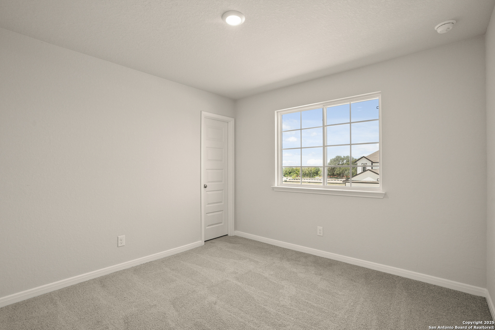 13624 Helton Pass St. Hedwig, TX 78152 - Photo 21 of 35 an empty room with windows