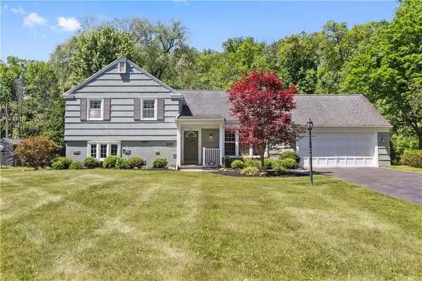 $3,400 | 39 Little Brook Drive, Pittsford, NY 14534