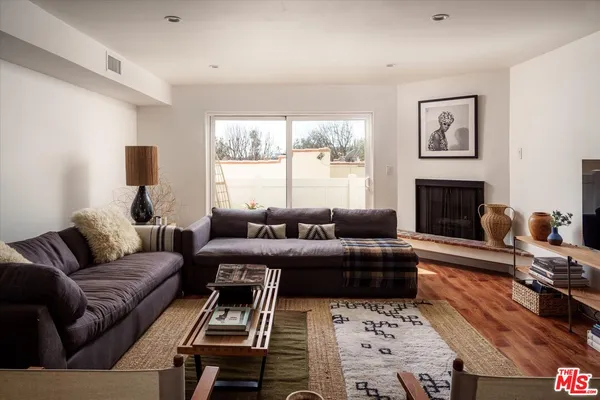 $769,000 | 527 East Cypress Avenue, Unit C, Burbank, CA 91501