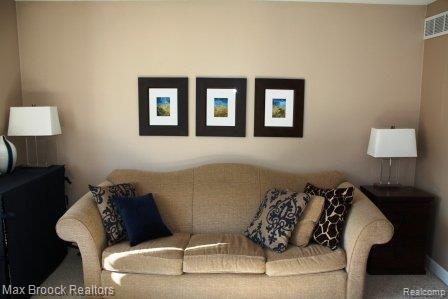 1430 Crescent Lane, Unit 323 Rochester, MI 48306 - Photo 13 of 25 Sitting Area