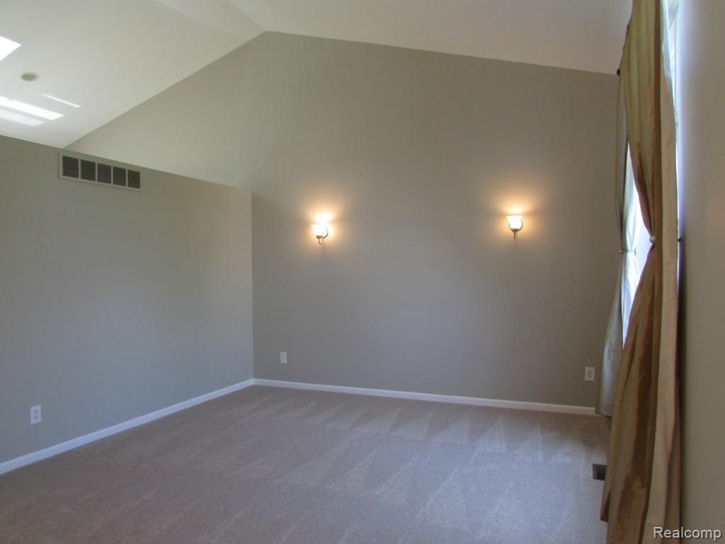 46 Eagle Ridge Road Lake Orion, MI 48360 - Photo 12 of 35