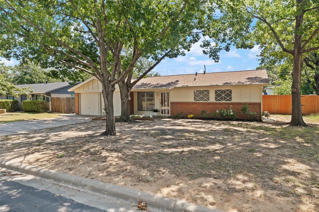 1332 Harrison Lane Hurst, TX 76053 - Photo 27 of 33