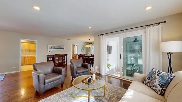 $525,000 | 507 South I Oka Avenue, Mount Prospect, IL 60056